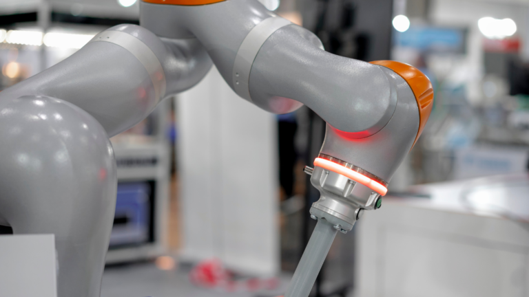 What’s The Difference Between Industrial Robots And A Cobots?